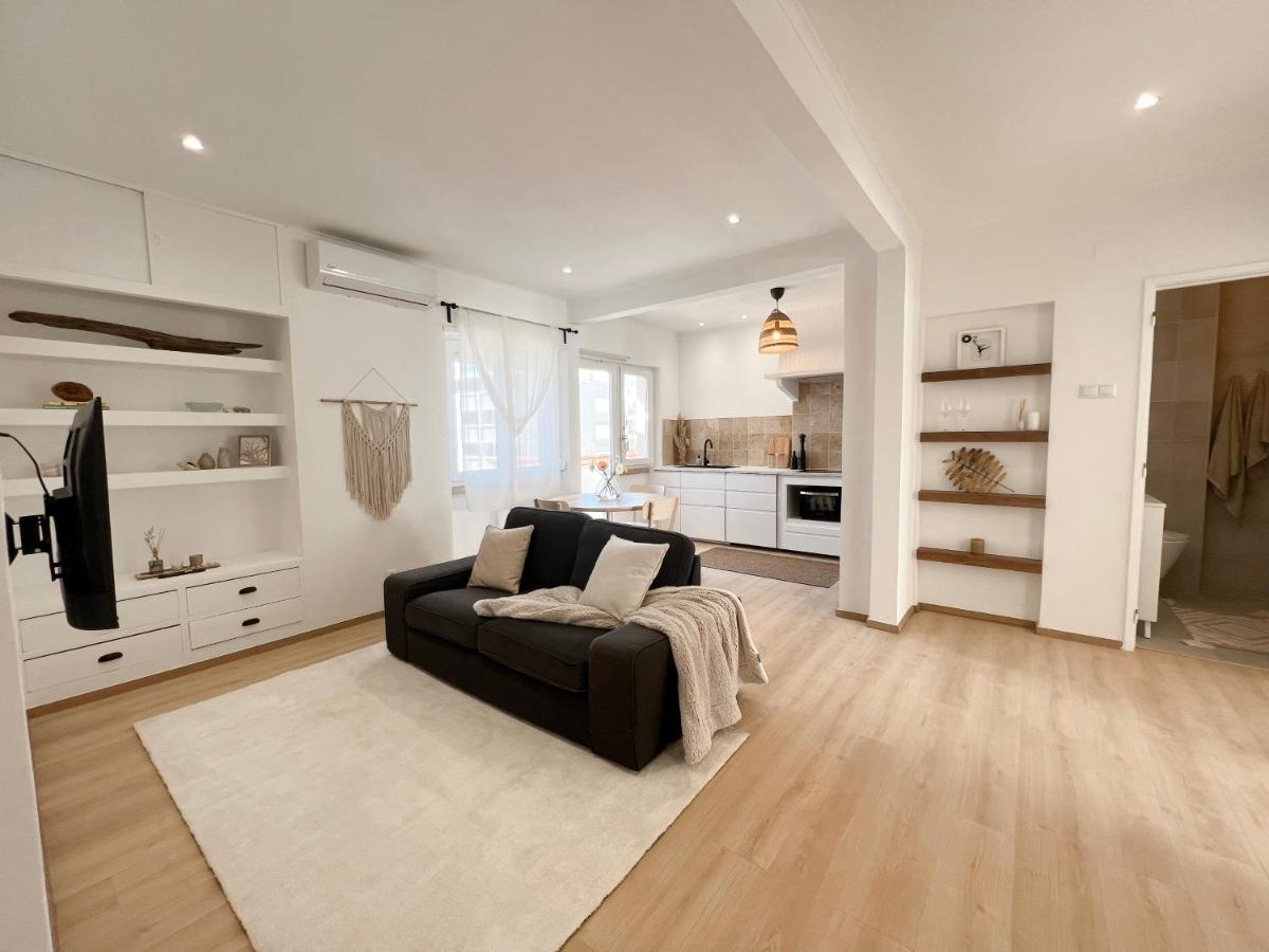 Capitao Ribeiro Surf House Apartment กอสตา ดา กาปาริกา ภายนอก รูปภาพ